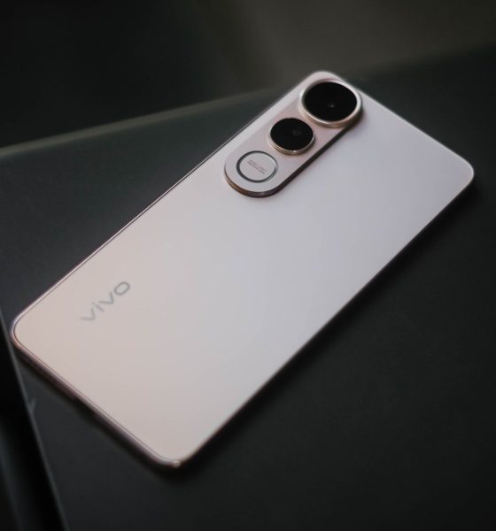 Review Vivo V50