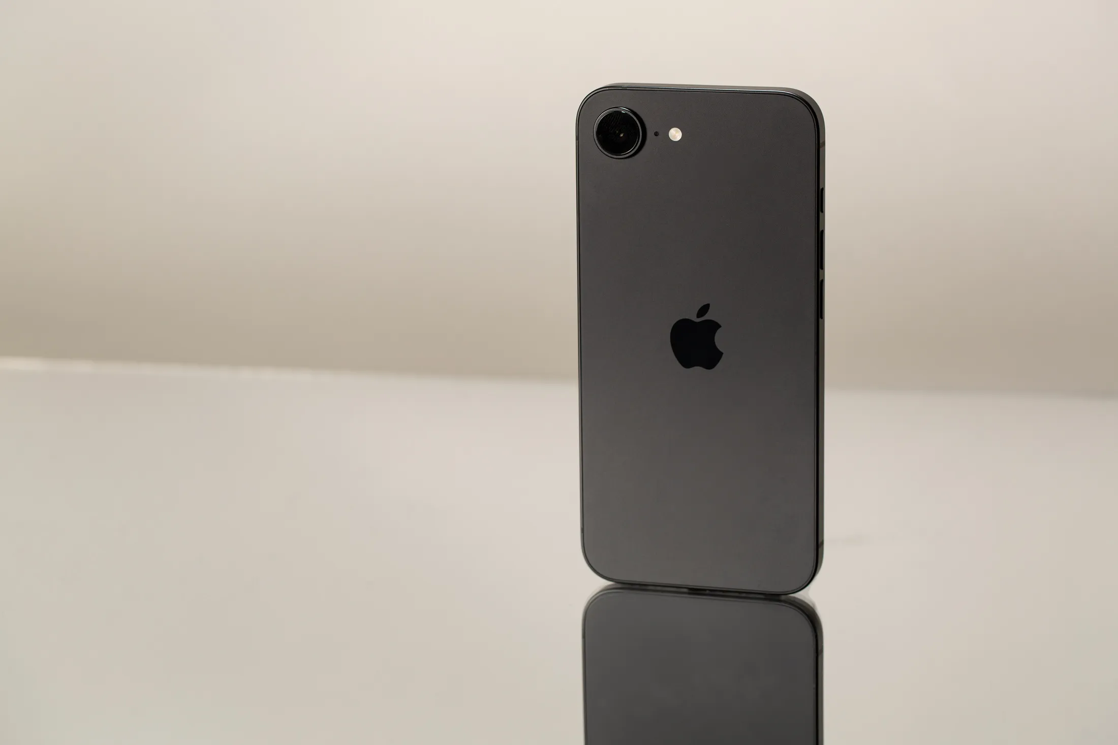 Apple iPhone 16e Review